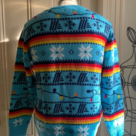 NWT Men’s Festive Blue Snowflake Crewneck Holiday Sweater - Picture 3 of 6